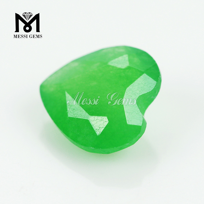 Forma al por mayor de fábrica de corazón 12 * 12 mm Piedra de jade verde natural