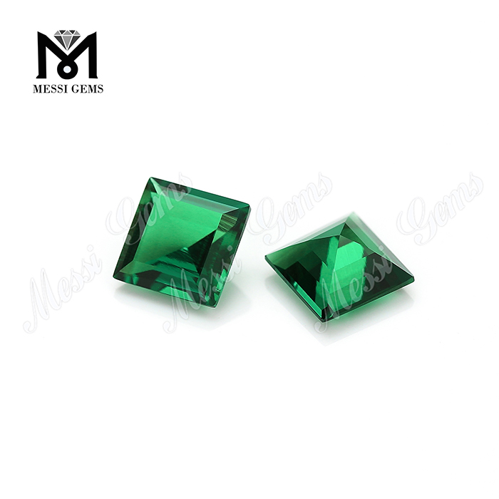 Laboratorio ha rinnegato gemme sintetiche verde smeraldo